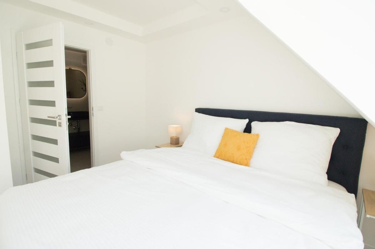 Cozy With Wooden Accents & Terrace L Jos16 Wien
